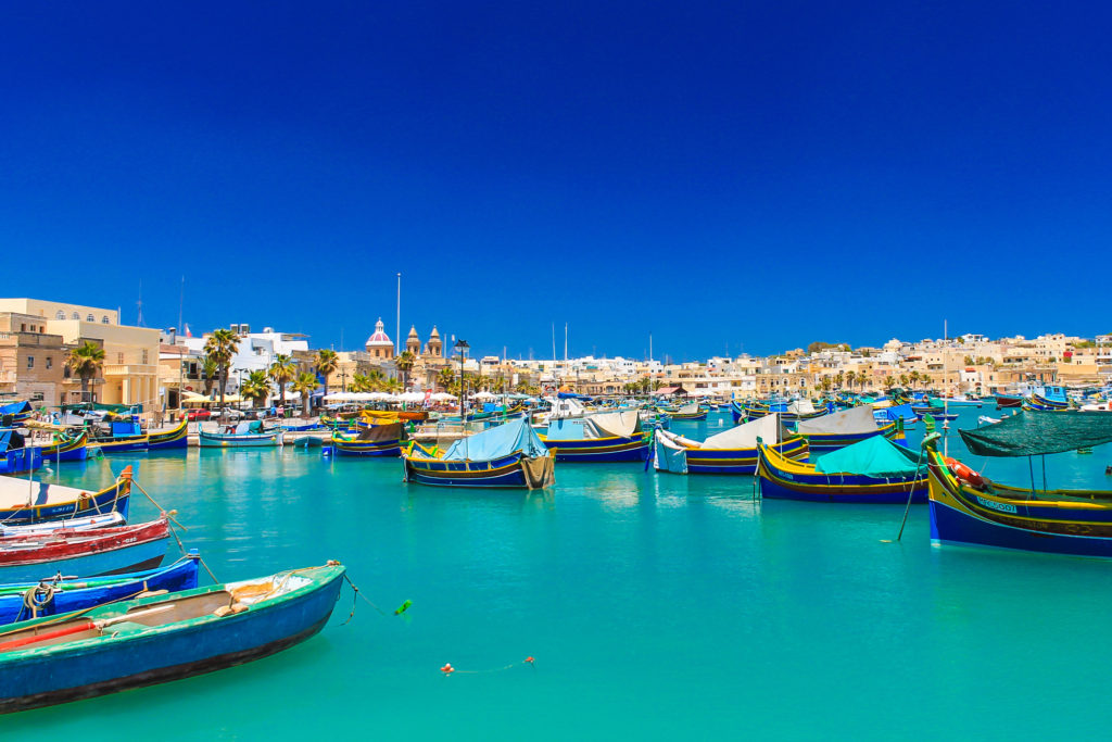 Лодки в порту Валлета на Мальте